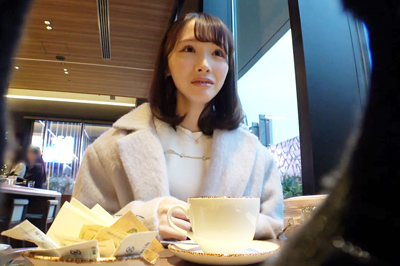 【どエロ発情スイッチON】透明感抜群の美少女ももちゃんを彼女としてレンタル！口説き落として本来禁止のエロ行為までヤリまくった一部始終を完全REC！！夜の遊園地デートを楽しんだら、本来禁止のホテルに連れ込み秘密の恋人セックス！キスだけで超発情 とろけまくり！可愛い敏感ピンク乳首とプリンと突き出す桃尻 大堪能！！自ら腰をクネらせ何度もイキまくる美少女の極狭マ●コに大量中出し！！【レンタルカノジョ】