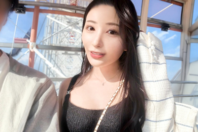 【令和の美貌毒女。一度堕ちたら抜け出せない 膣楽園 へといざなう…】禁断の寝取りドキュメント！！抜群スタイル×完璧美顔。そんな美人が迫ってきたらもう逃れられないですよね…？捕まえた男に近づき「わざと」胸を当て上目遣いで見つめ、彼女を忘れホテルへ…。後悔する間もなく部屋に入った途端濃厚ベロキス、「彼女より気持ちいいでしょ？」その言葉に背徳の快楽を知ってしまい…【NTRリバース】