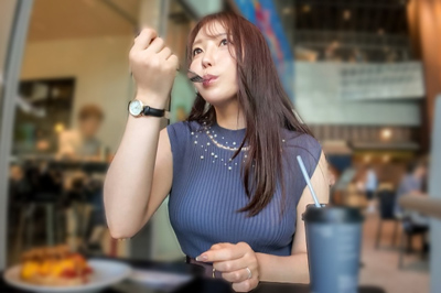 NTR癖の延長でAV出演…ッ！？30歳子無し女教師妻、世間におま○こ丸出しSEX見せつけちゃいます…！！剛毛おまんこジャングルをペロペロイジイジ！！大好きなクリトリスで遊ばれて大興奮の人妻！！旦那に刻まれた、他の男との本能丸出しSEXに浸りながらの激イキ大絶頂！！ 【初撮り】ネットでAV応募→AV体験撮影 2457