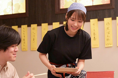 優しいバイト先店長に好意抱く私はわざと終電逃し… 朝まで性欲に溺れる甘くて切ないホテル相部屋NTR 小倉七海