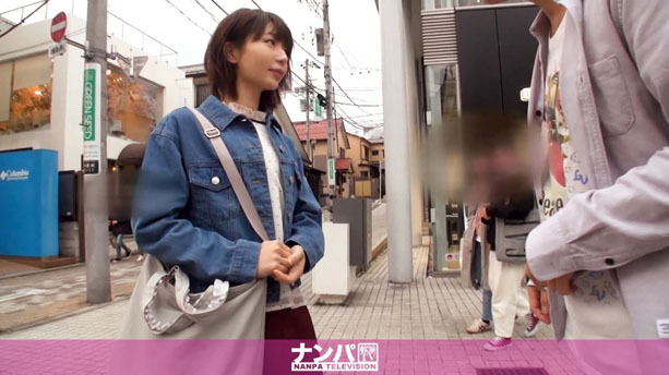 原宿で買い物中の純朴系雑貨屋女子を謝礼で釣ってゲット。AV撮影に乗り気じゃなかったけど、電マでオナニーしていたら気持ち良くなってきて…