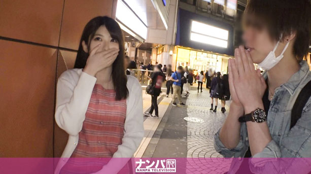 海外旅行のために絶賛バイト中の色白スレンダー美少女が謝礼につられて撮影に参加！！あれよあれよという間に脱がされて手マンやクンニで大量の潮噴射wwハメ潮でベッドをビショビショにしながら悶絶！！