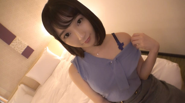 【初撮り】【色白美肌の就活生】【真面目な彼女を..】幼い顔立ちの就活生に社会人の洗礼。巨根で快感を教え込むと..