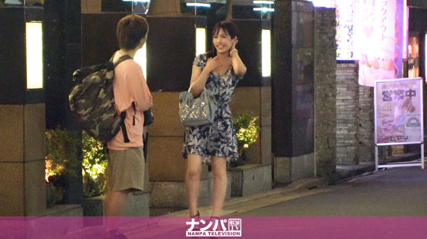 新宿のラブホ街でOLと風俗嬢の二足の草鞋を履く美人！お客さんとの初本番でアン♪アン♪喘ぎまくりw初体験でいっぱいイっちゃってます♪
