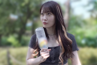 【MAAN-1123】 【即ハメOKギャル】徹底ゴムアンチの気軽にヤレちゃうギャル襲来！？チ●コを喉奥まで咥えて射精するまで離さない！ゴム着用で挿入すると「怖いの？男のくせにぃ～！」と挑発！小悪魔ギャルに言われるがまま生でパコって連続中出し！！【ゴムキャンセル界隈】【みきな】